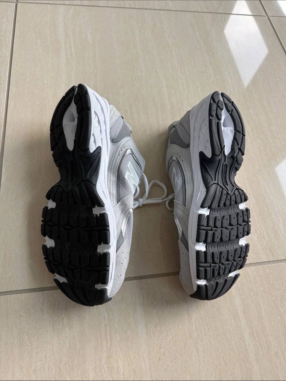 New Balance Men's Grey and White Athletic Sneakers